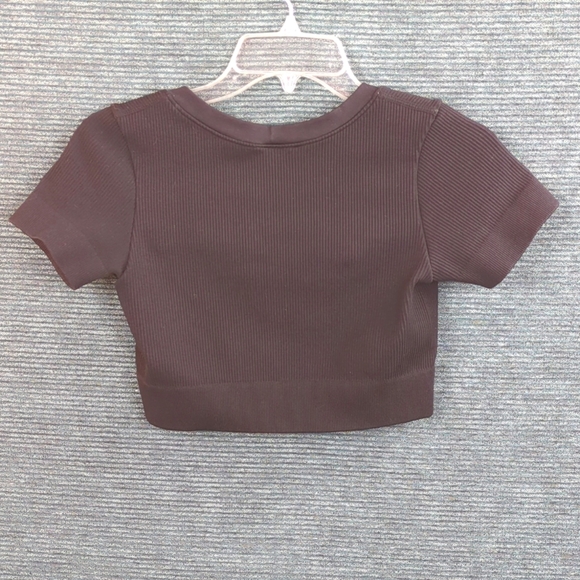 Bo+Tee V Neck Crop Top - Picture 8 of 8